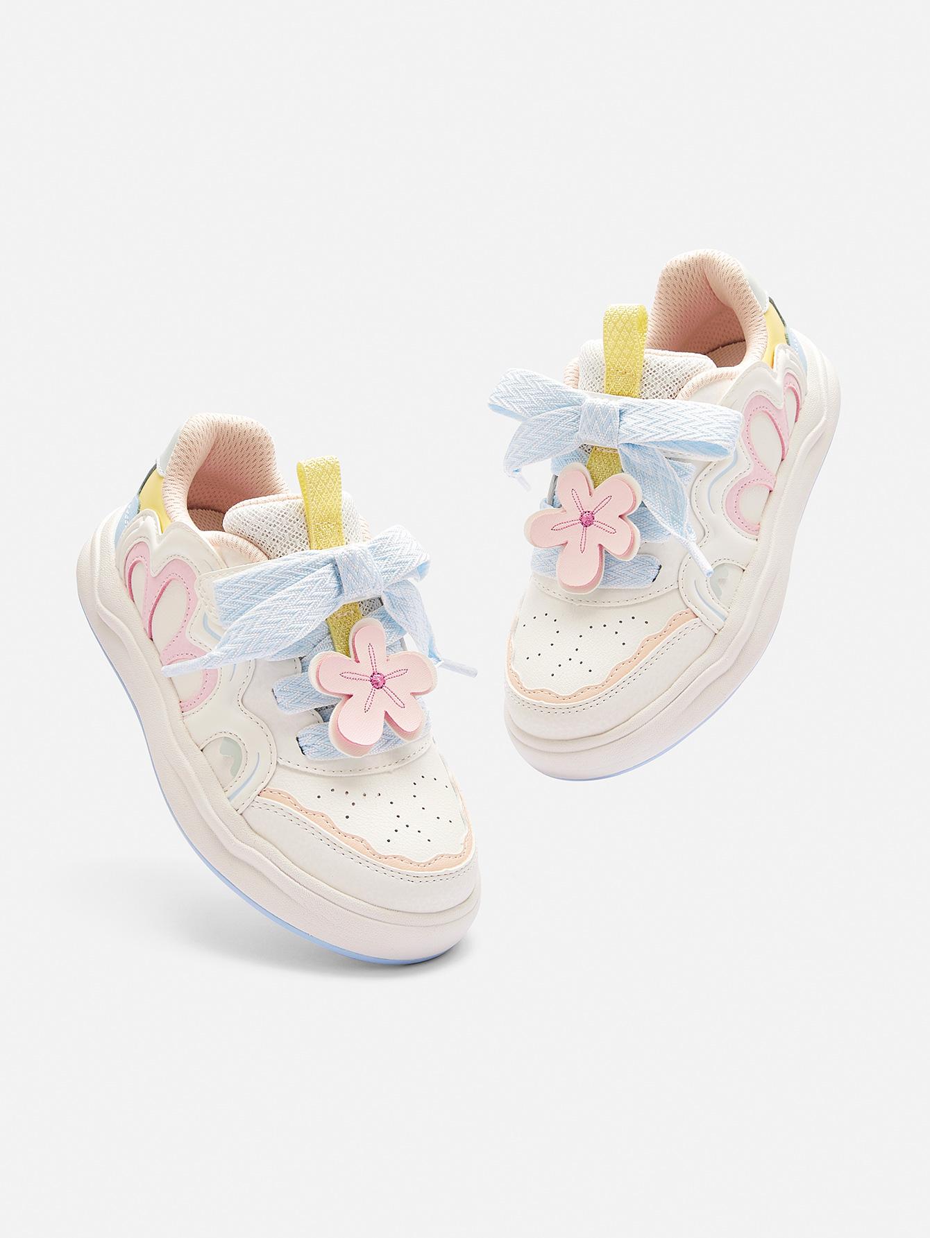 Balabala Girls' Sweet White Sneakers 2026 Low-Top Spring Trend Shoes with Cute 3D Floral Design & EVA Soft-Bounce Midsole