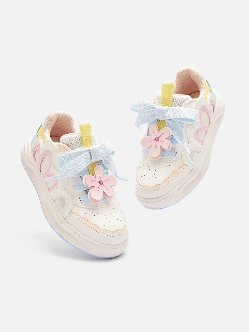 Balabala Girls' Casual Trainer Footwear - 2026 Spring Trend Low-Top Synthetic Sneakers, Sweet White Back to School Shoes, Round Toe, 3D Floral Design, Anti-Mold, Gentle Rebound EVA Midsole, Rubber Outsole, Quiet Step, Flat Heel (1 cm or Less)