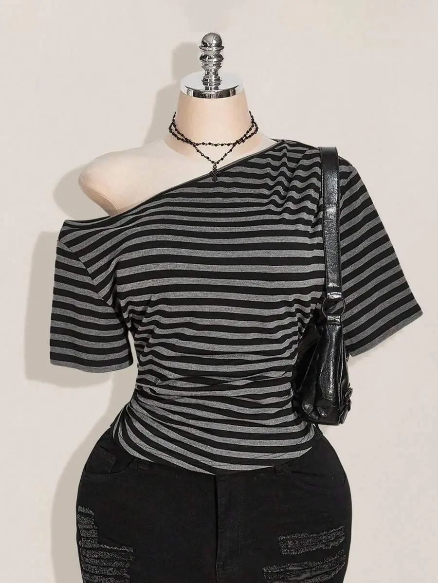 Plus Size Black & Grey Stripe Off-The-Shoulder Knit Short Sleeve Top, Striped Casual Cropped Tee,Summer Everyday Y2K Style Daily Wear Tops
