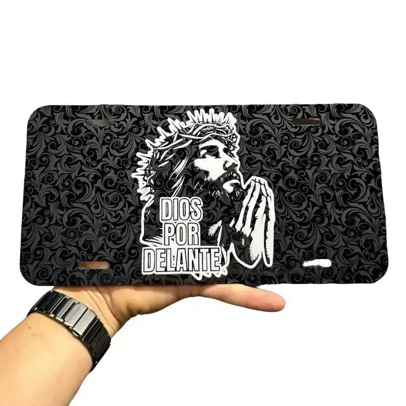 Dios For Delante Novelty Front License Plate - Personalizable Automotive Exterior Accessory, Pre-Drilled Holes, Lightweight Metal, Easy Installation, Ideal Gift for Car Enthusiasts, Novelty License Plate