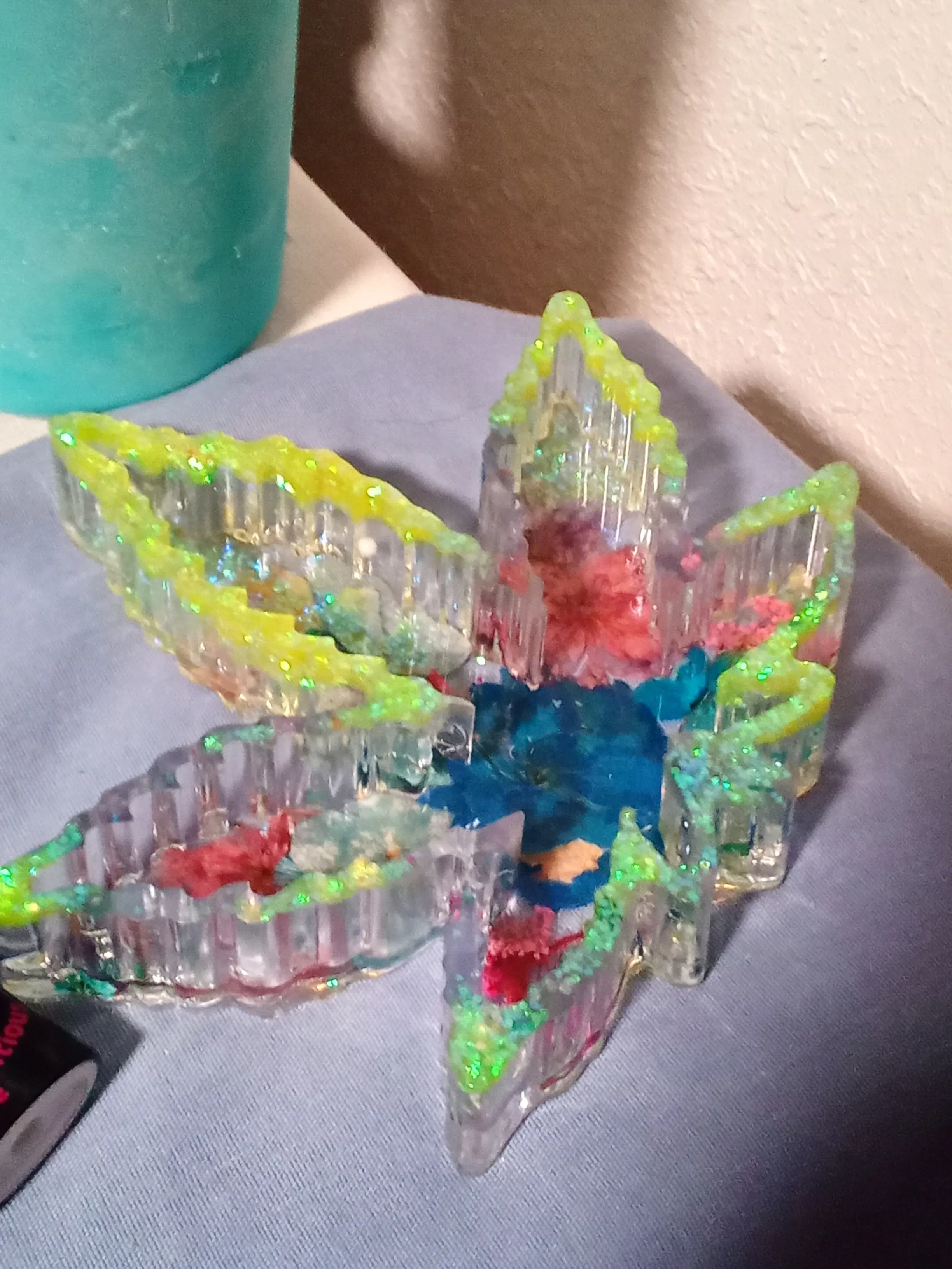 Hand-Poured Epoxy Resin Vibrant Feathers Display Tray, Home Organizer, Special Occasions Gift-Worthy Storage Accessory
