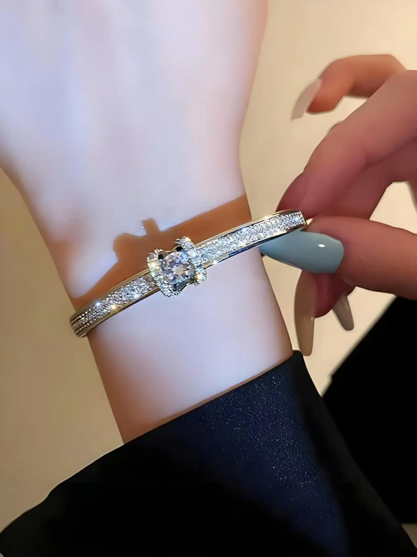 Rhinestone Decorated Bracelet, Fashionable Jewelry for Women & Girls, Trendy All-match & Exquisite Jewelry for Birthday Gift, Rhinestone Bangle, Fashion Jewelry Accessories, Casual Trendy Jewelry, Fashion Bracelets, Pretty Bracelet