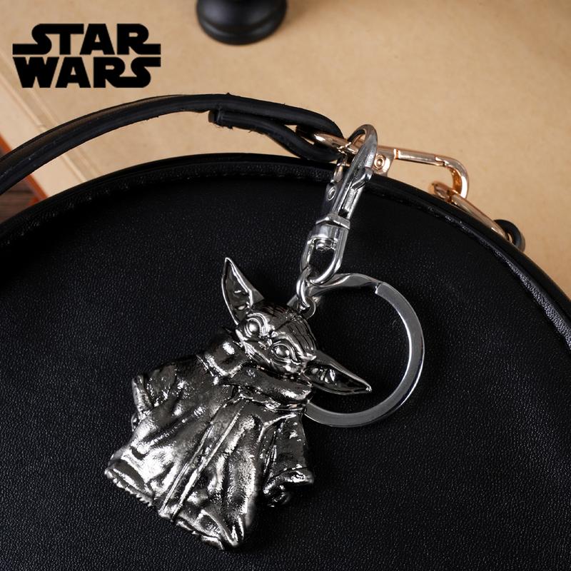 Star Wars Keychain Silver Metal Alloy Bag Clip Official License 1pc Boba Fett The Mandalorian Din Djarin Helmet Grogu Yoda 3D Carving Keyring Movie Collection Explore Space Gifts Drop-proof Key Chain