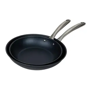 Alva Black Angus Nonstick Carbon Steel Frying Pan Skillet, 9.5 in, Non-Toxic Cookware, Induction & Stove Compatible, Oven Safe, Stay-Cool Handle, Ideal for Grill & Oil-Based Safe Cooking