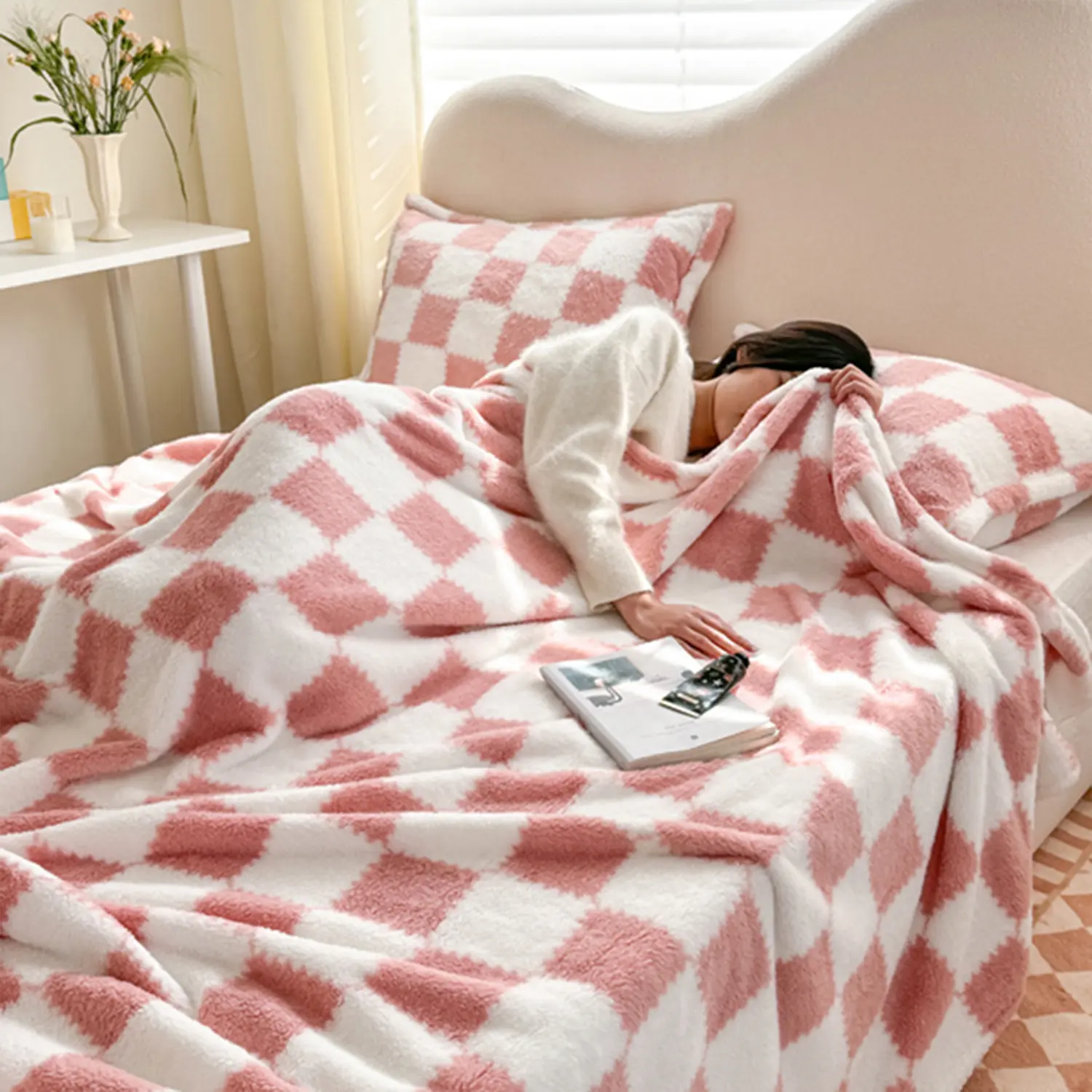 【backtoschool】ROSEKIND Checkerboard Pattern Super Soft Blanket - Patterned Plush, Cozy Knit, Fluffy Fabric, Light Comforter Throws, Cloud Soft for Cool Relief, Ideal for Sofa/Chair,  Flannel Plush Throws, Room Decor,, Home, Bedroom Decor, House Decor