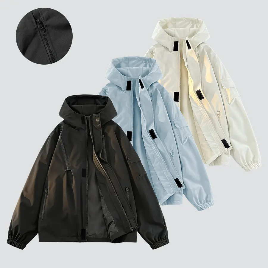 Solid-color hooded workwear jacket available in three colors; simple design that’s smooth and easy to pair with any style. Water-resistant fabric is crisp and wrinkle-resistant, minimizing deformation. Multiple pockets and a functional design maximize pra