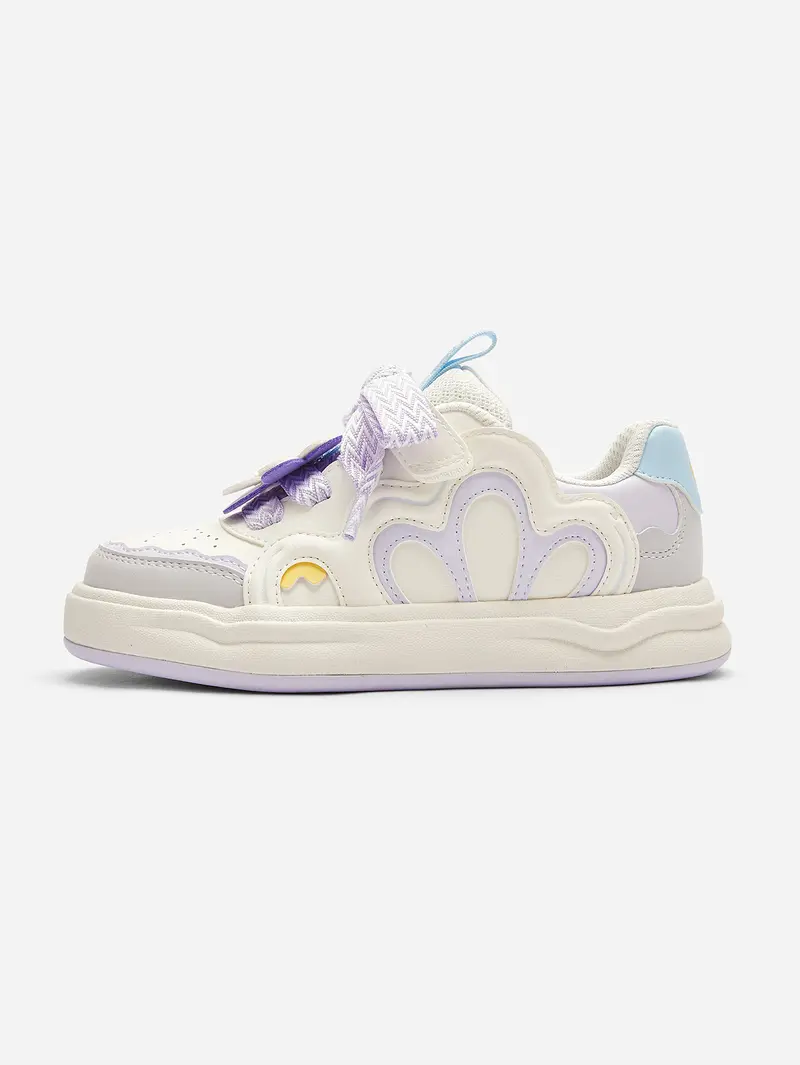 Balabala Girls' Casual Trainer Footwear - 2026 Spring Trend Low-Top Synthetic Sneakers, Sweet White Back to School Shoes, Round Toe, 3D Floral Design, Anti-Mold, Gentle Rebound EVA Midsole, Rubber Outsole, Quiet Step, Flat Heel (1 cm or Less)