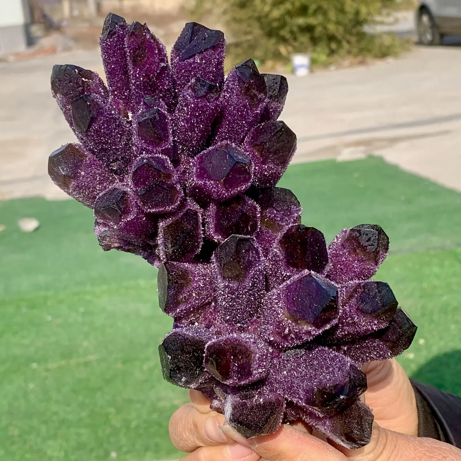 100% Brand New Natural Dark Purple Clustered Phantom Amethyst Geode Specimens - 310g-350g Raw Semi-Finished Handmade Carved Crystals with Degaussing Function, Home Decoration Collectibles for Girls, Jewelry Accessories & Derivatives