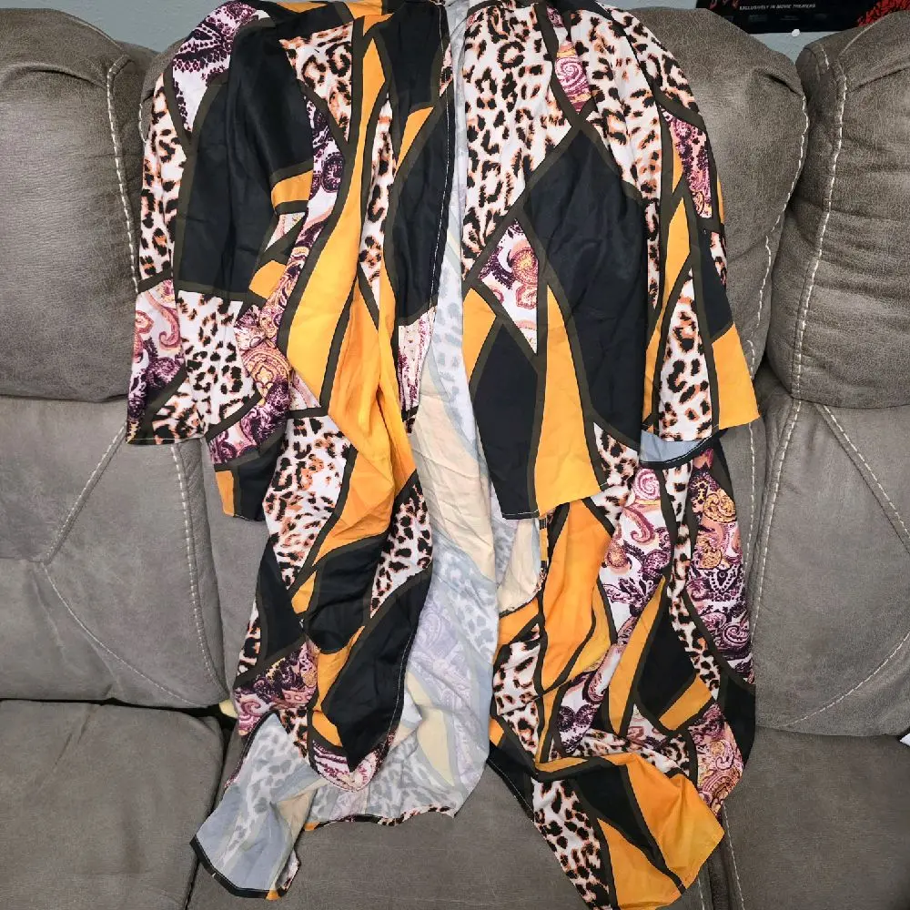 Shein Curve 4XL garment set top and matching bottoms. Featuring a brightly colored animal or floral print.