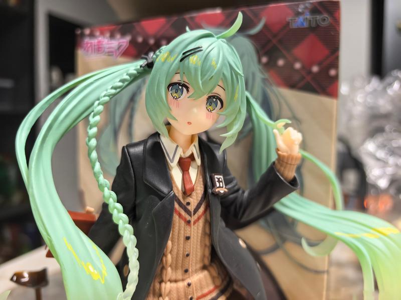 18cm Hatsune Miku Fashion Series Preppy/Fancy/Country PVC Anime Figure Official Figurine Collectible Model Table Ornament Fan Collection Holiday & Birthday Gifts
