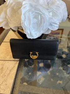 Pre-owned SALVATORE FERRAGAMO Leather Long wallet Black with Red Interior Gorgeous