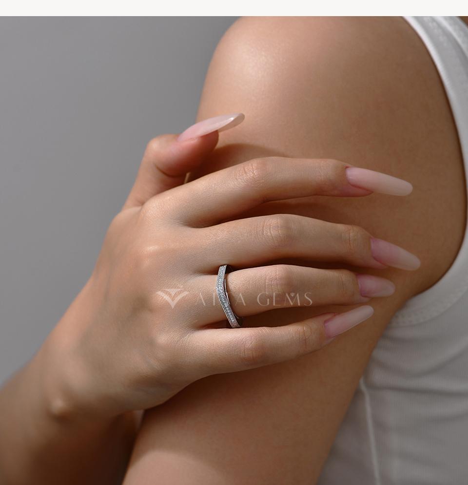 ATTAGEMS Classic D VVS1 Color Synthetic Nut Moissanite Ring for Women Men Unisex Daily Wear Sterling Silver Wedding Band Anniversary Birthday Gift Jewelry Sparkling Engagement Design R269