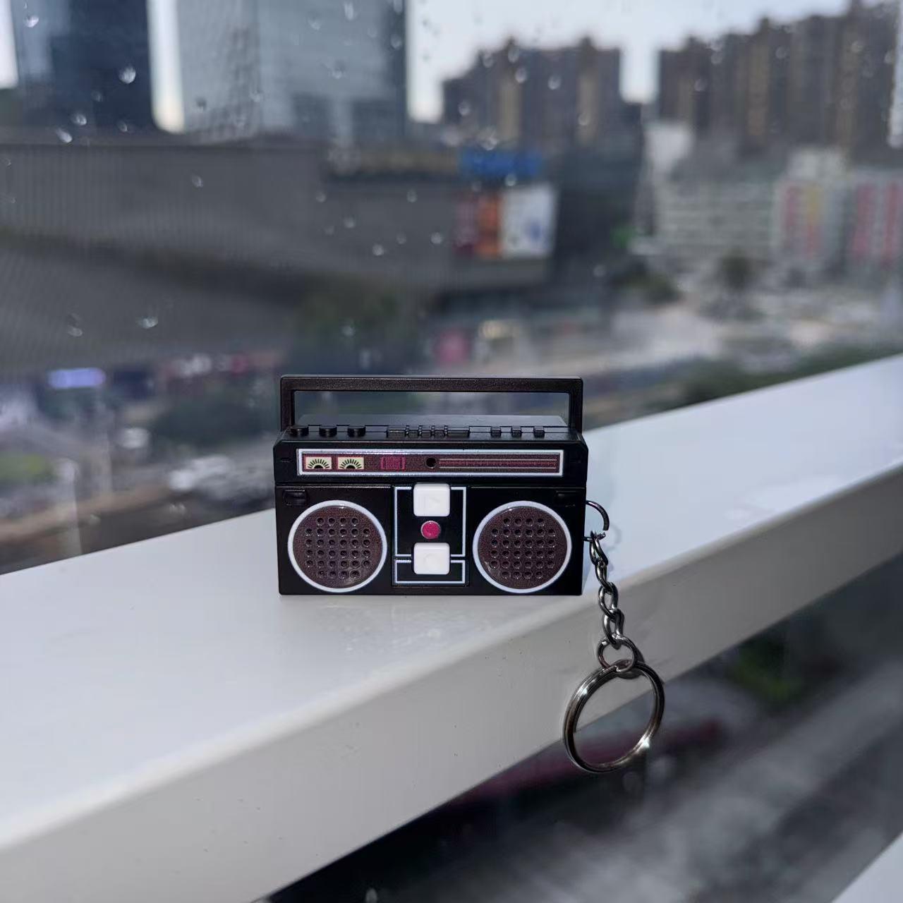 Recording Box 60s Mini Recorder Creative Keychain for Love Messages, Daily Memos and Capturing Song Covers, Ideal Couple Gift and Birthday Gift