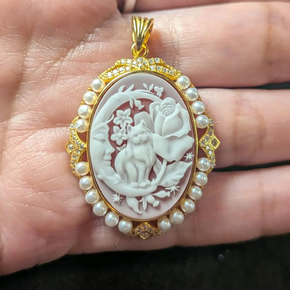 Cat Moon Rose Golden Red with Pearls