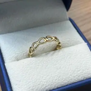Anillo de infinity 14k Size 8