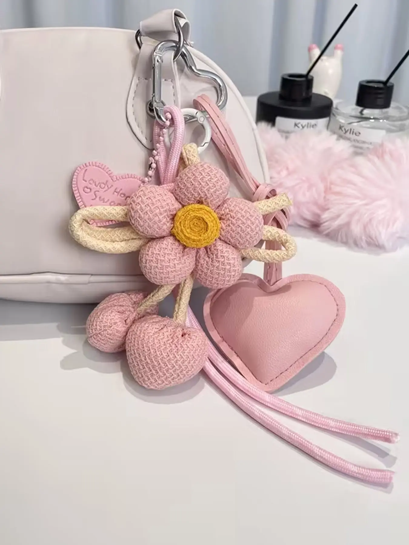 Healing Forest Style Flower Heart-Shaped Keychain/Bag Pendant, Knitted Flower Pendant Paired With Faux Leather Heart-Shaped Pendant, Bag Accessories And Car Key Pendant, Aesthetic Keychain Accessory, Small Gifts For Birthdays, Mother's Day