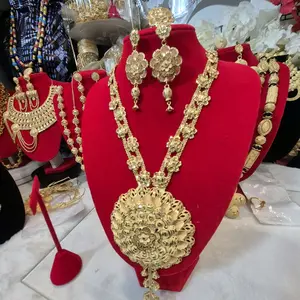 Traditional Gold-Tone Jewelry Set with Intricate Design for All Occasions Perfect for Special Events and Daily Wear