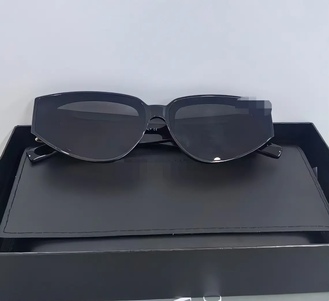 Elegant Black Cat Eye Sunglasses with Modern Design and Comfortable Fit for Everyday Wear