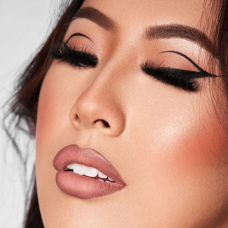 Mattie Poo Lip Kit - Light Brown Lip Liner, Long Lasting & Smudge Proof, Includes Mirror & Light Attached, Ideal for matte Application - Lipgloss Lipstick Matte Makeup