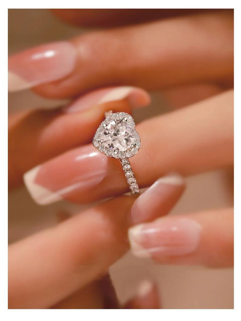 【PANG Jewelry】Women's ring, a heart-shaped ring decorated with sparkling zircons in a sweet style. It is a fashionable, casual and exquisite piece of jewelry suitable for parties. It can be given as a gift or as an engagement ring