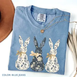 Comfort Colors Floral Bunny Shirt, Cute Bunnies T-Shirt, Trendy Easter Crewneck, Easter Gift, Women Favorite Top, For Woman