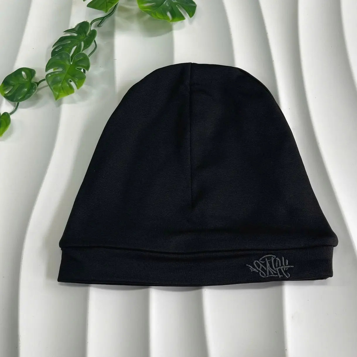 Syna World OG Skull Beanie - Unisex Streetwear Knit Winter Hat, Warm Hip Hop Style with Figurative Skull Print, Fitted for Every Day Casual Wear