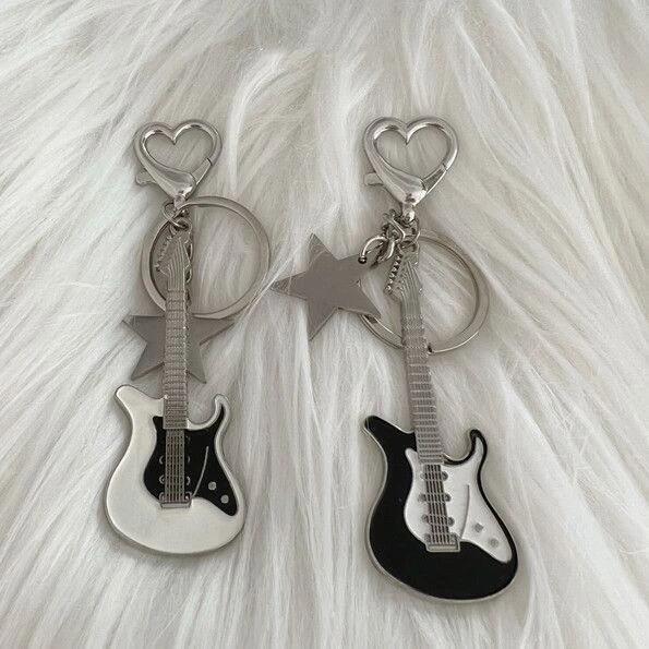 Rock Guitar Keychain Mini Electric Guitar Pendant for Music Lovers