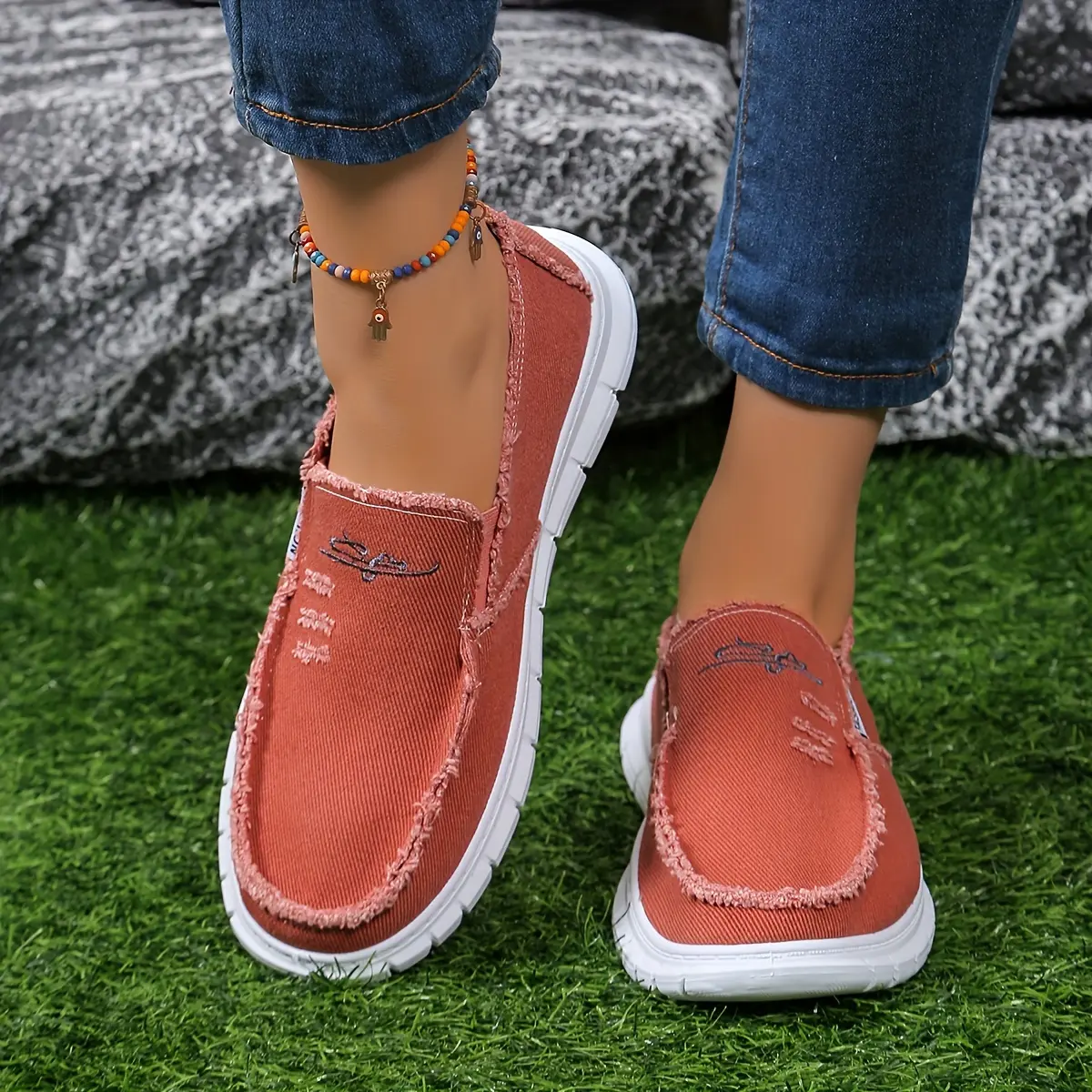 Casual All-Season Shoes for Women, Floral Embroidered Loafers, Lightweight Soft Fabric Slip-Ons with Non-Slip Rubber Sole, Women's Shoes, Walking Shoes, Footwear