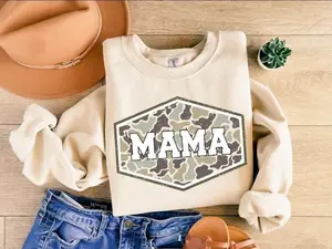 Hunting Mama Sweatshirt, Cute Outdoorsy Mom Graphic Pullover, Cozy Country Style Crewneck, Perfect Mother’s Day Gift for Hunting Moms, Casual Unisex Fit