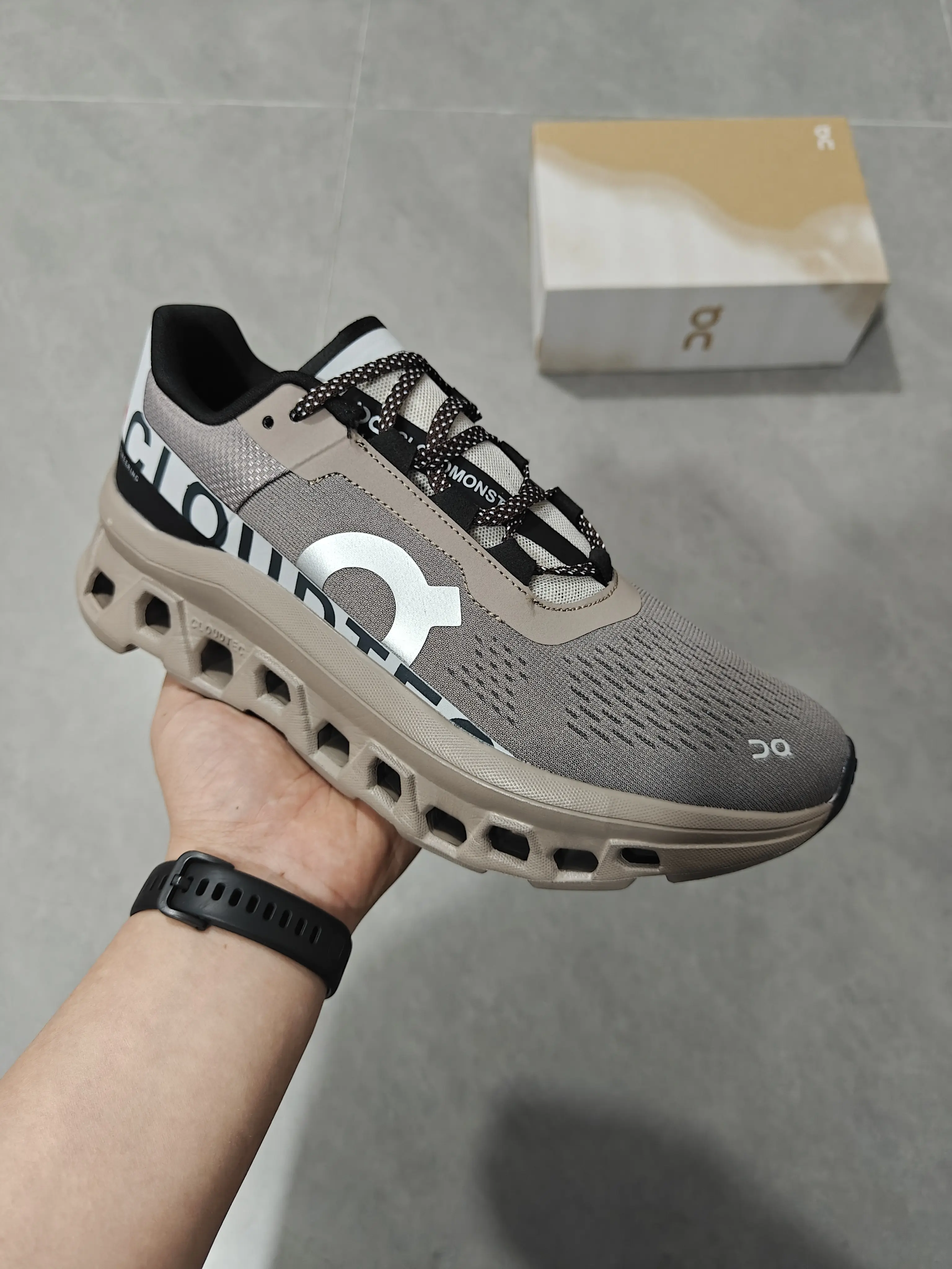 Matching Couple Earth Neutral Tone Training Running Shoes Grey Speckled Mesh Khaki Hollow Cushion Non-Slip Breathable Lightweight Lovers Pair Sneakers For Long Distance Jogging Outdoor Hiking Casual Matching Daily Street Outfit