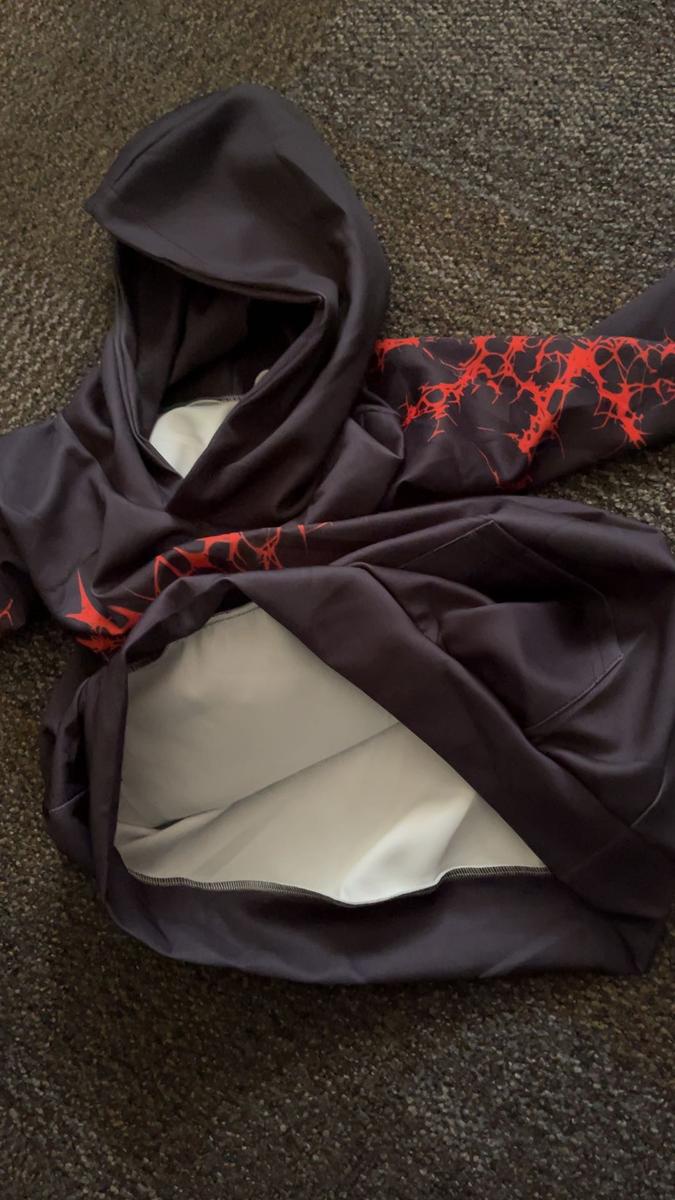 Item: 5 polyester fabrics, L