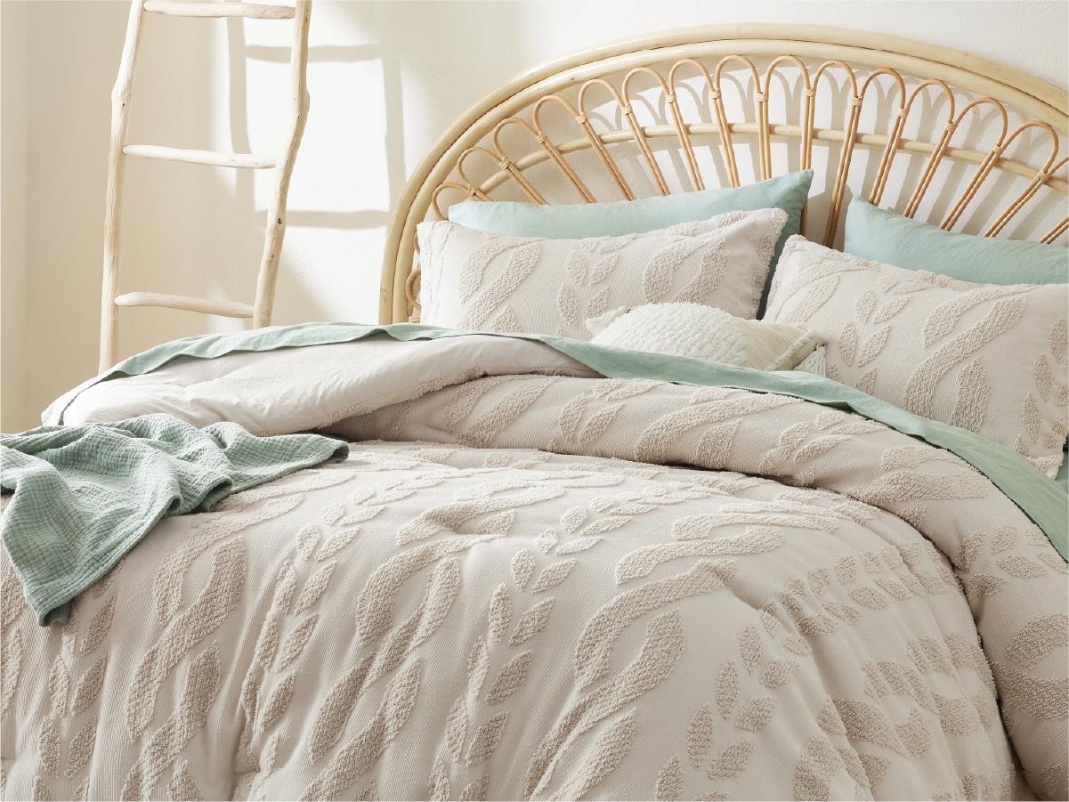 【Spring Glow Up】Bedsure  Fluffy Comforter Set,  Luxury Jacquard Farmhouse Boho Soft Warm Bedding for Winter, 1 Comforter  and 2 Pillowcases