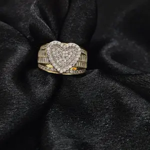 Anillo estilo princesa con corazones en sirconea 10k