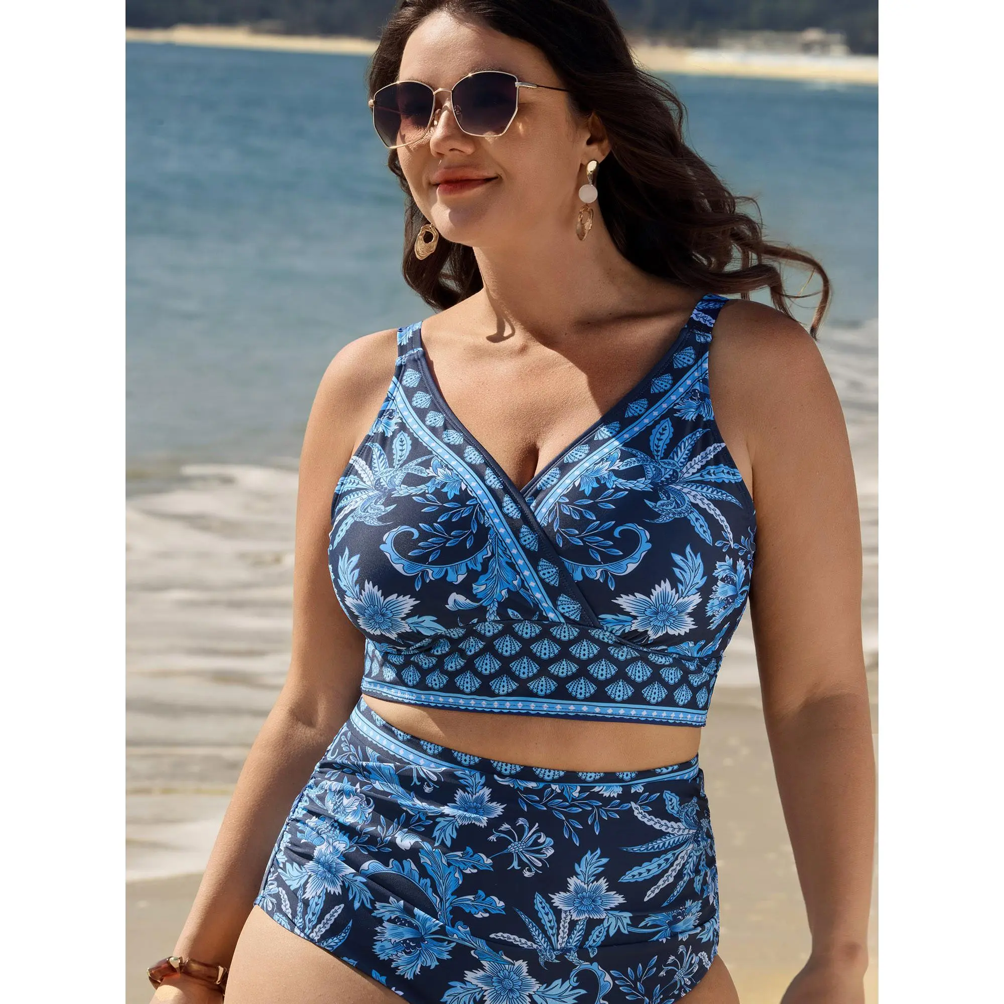 【Tummy Control】BLOOMCHIC Plus Size Floral Print Color Contrast Surplice Swim Top [M-6X]，Tankini With Shorts,Summerfinds