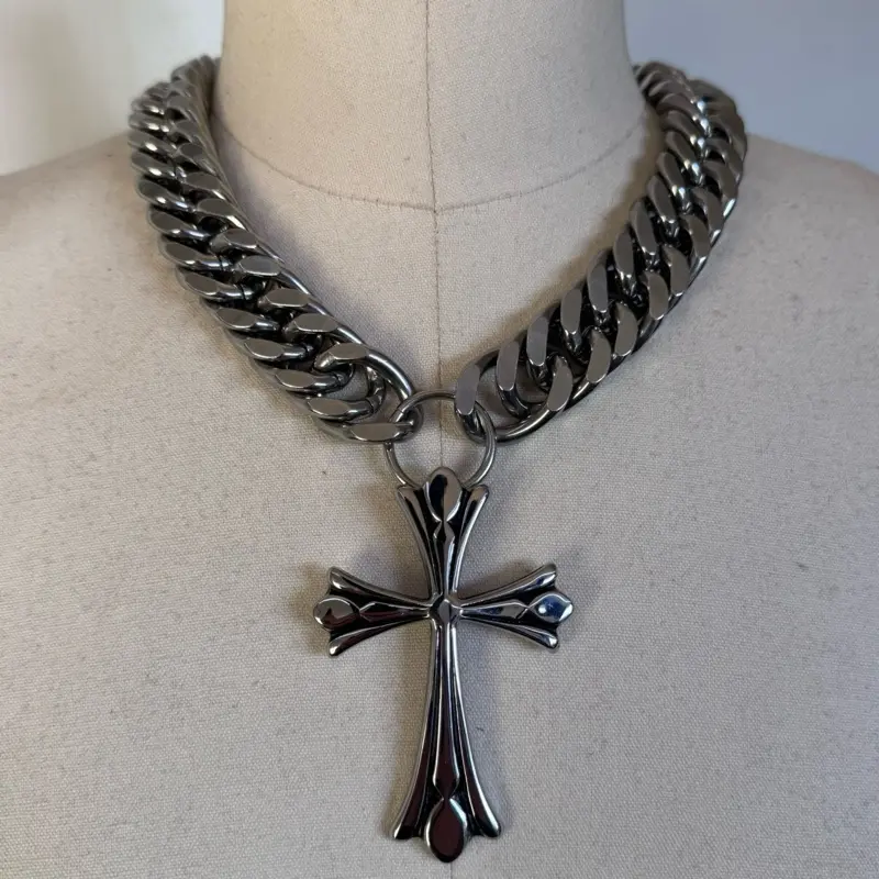 Stainless steel oversized grunge cross chunky cuban chain necklace Stainless steel oversized grunge cross chunky cuban chain necklace