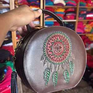bolsa redonda $65 -  Mexican Leather Bag Hermosa Bolsa de Piel 100% Ternero with Floral Embroidery & Gold Charm Artisanal Handcrafted Chiapaneco Handbag, bolsa artesanal