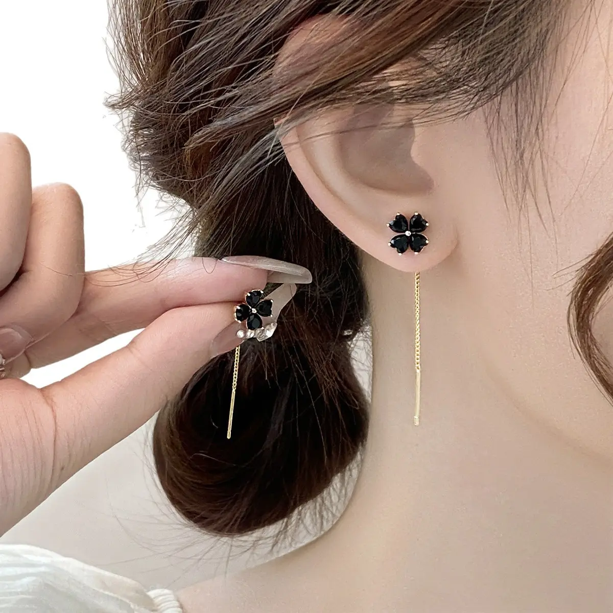 Black Clover Threader Earrings for Women, Four Leaf Clover Flower Long Tassel Drop Earrings, Gold Delicate Dangle Jewelry