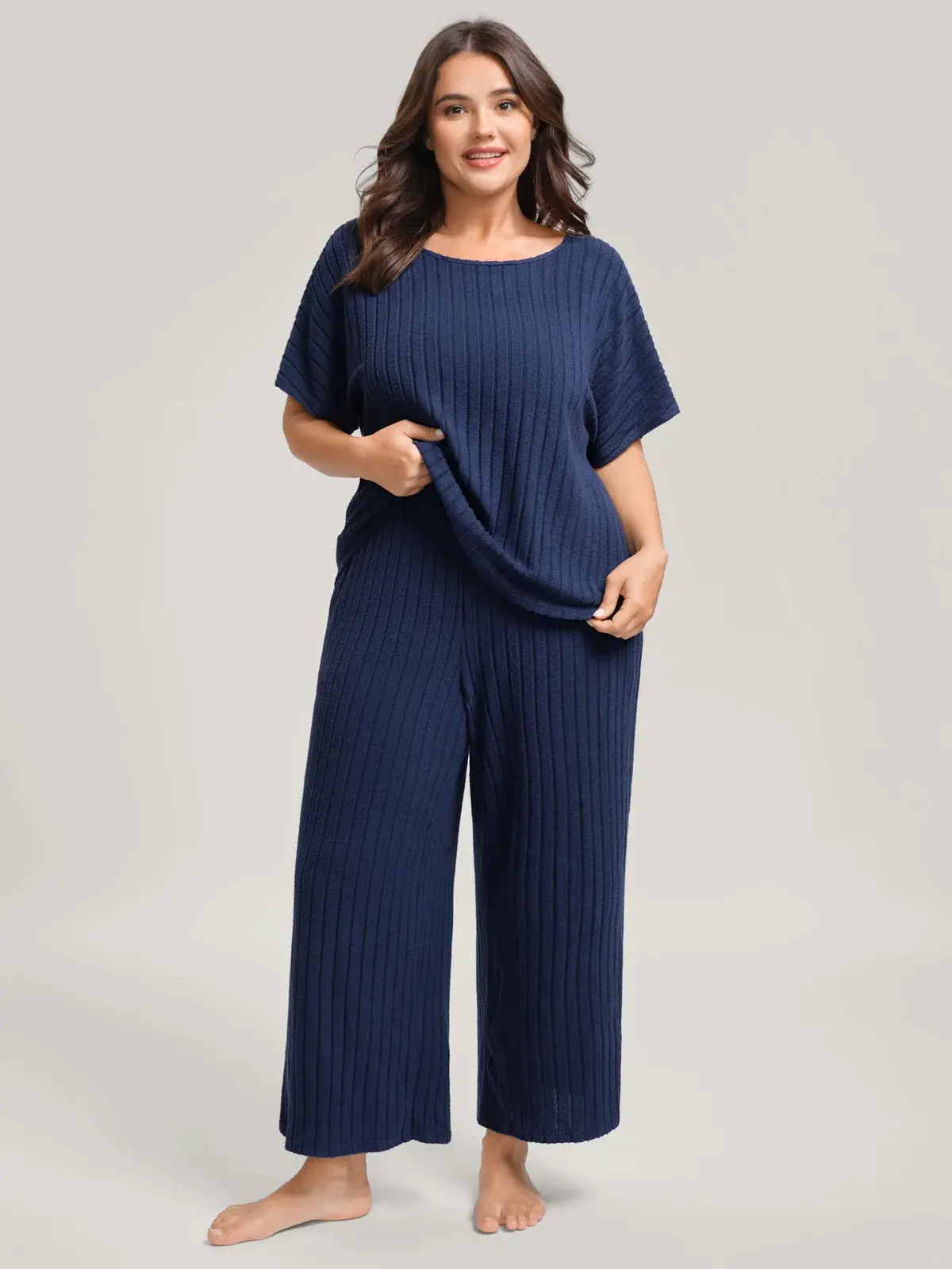 BLOOMCHIC Women's Plus Size 2 Piece Loungewear Set [M-6X] - Soft Stretch Short Sleeve Top & Pocket Shorts, Comfy Pajama Set, Matching Lounge Set for Travel, Vacation & Back to College