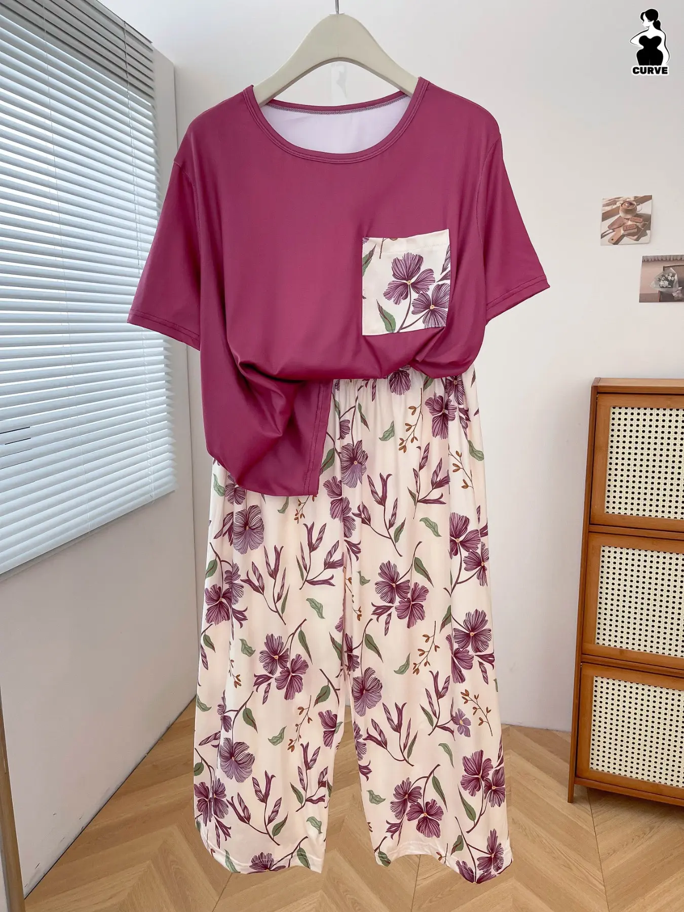 Plus Size Women's Pajama Set, Pyjamas Set, Short Sleeve Top and 7/8 Pants, Floral Pattern, Loose Fit, Comfortable Everyday Home Wear, Ideal for Relaxing at Home, Loungewear, Nightwear, Comfy Pajamas, Homewear, Pjs