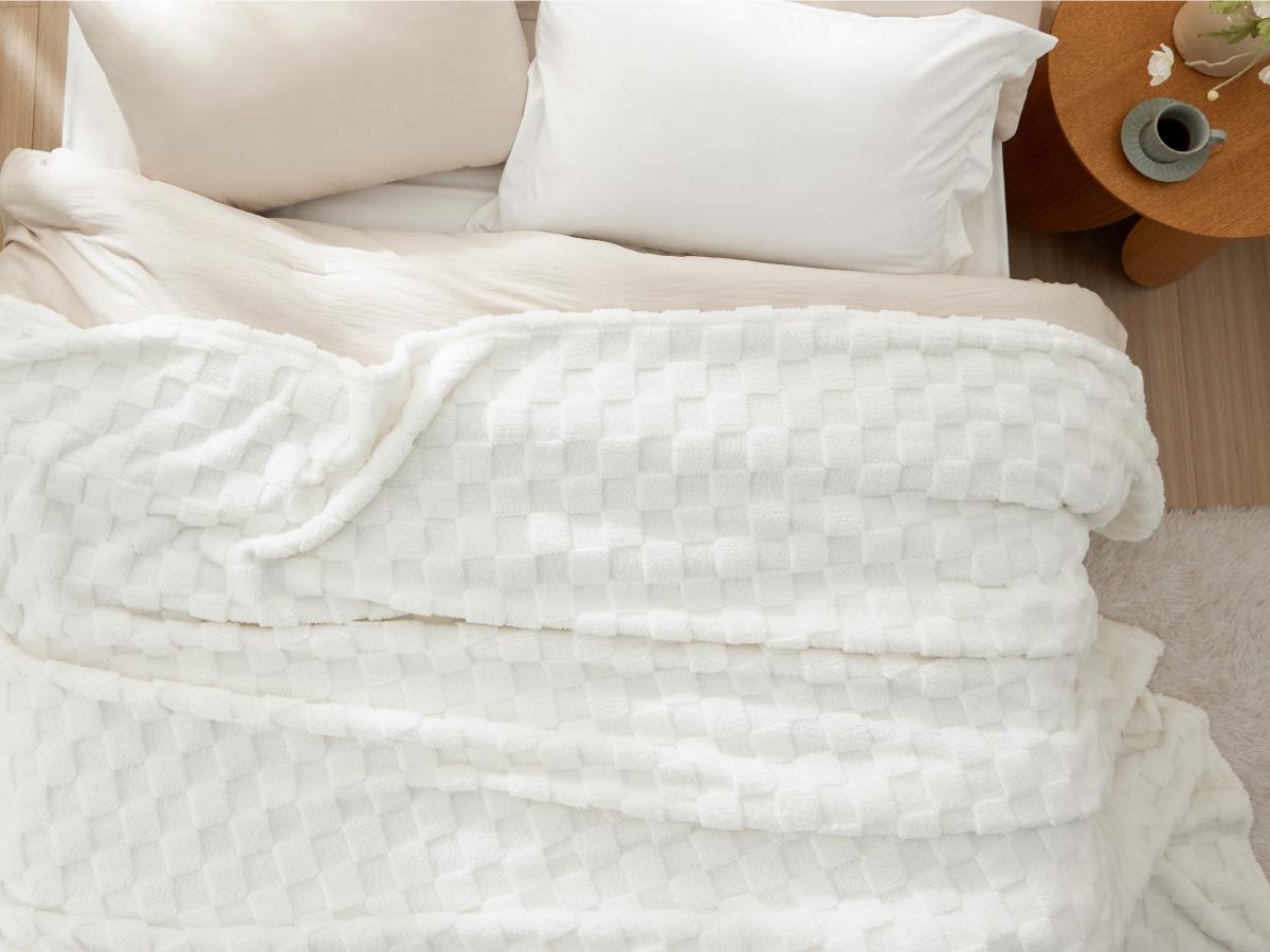 【Spring Glow Up】Bedsure Ultra Soft Cozy Microfiber Fleece Blanket for Couch Bed - Super Soft Plush Lambskin Blanket with Classic Plaid Pattern for Home Office Sofa Bed Room Accessories Travel Essentials