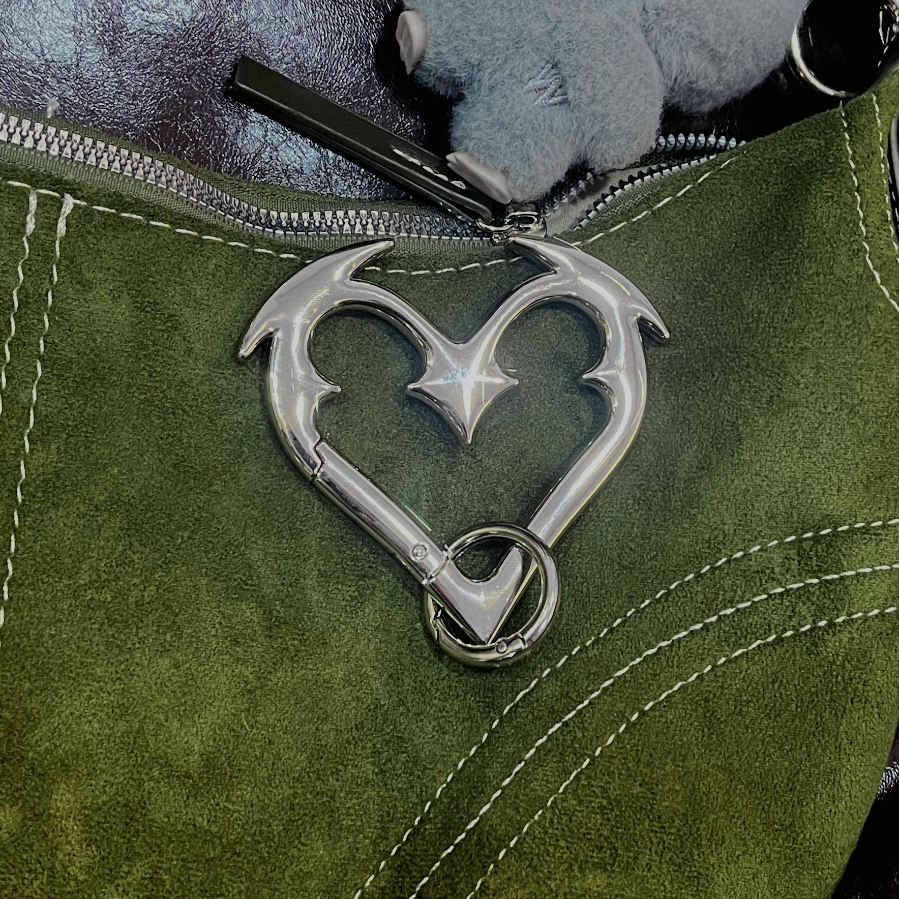 Heartbreaker Carabiner Gothic Heart-Shaped Metal Keychain Heavy Duty Bold Design Zinc Alloy Perfect for Keys Bags Statement Fashion Accessories