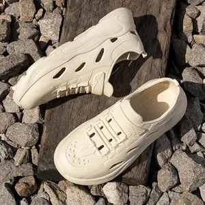 Summer sandals for men and women — thick-soled, non-slip, wear-resistant, stylish, comfortable, versatile; suitable for outdoor activities like beach trips, driving, and fishing; perforated design.