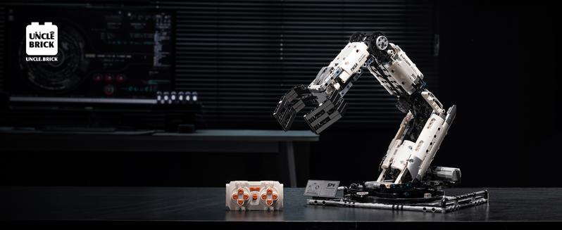 Uncle Brick Mechanical Technicla Arm Building Blocks Set with Remote Control 784Pcs STEM Educational Toys for Boys Girls 6+ RC Robotic Arm Ultra-Smooth Power Gears Gripping Claws Fantastic Christmas and Birthday Gift!