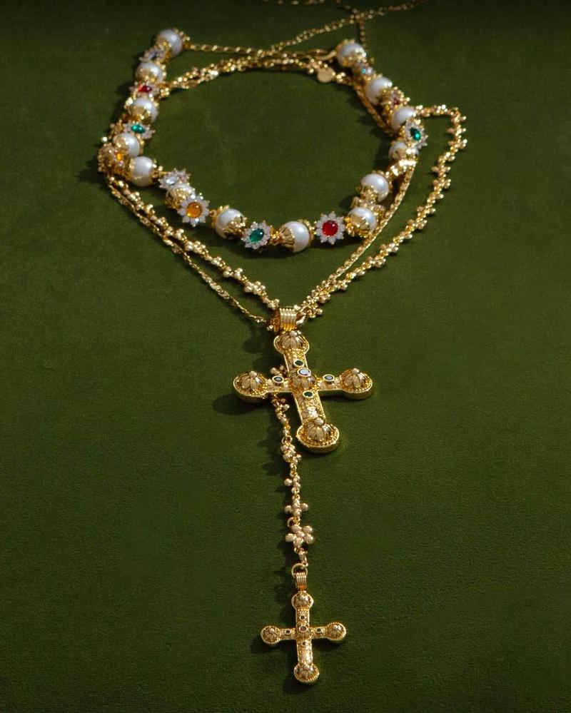 en route Daisy Molecule Chain in Gold, Cross-influenced Street Style, Versatile Lariat, Choker or Long Chain, Everyday Statement Look