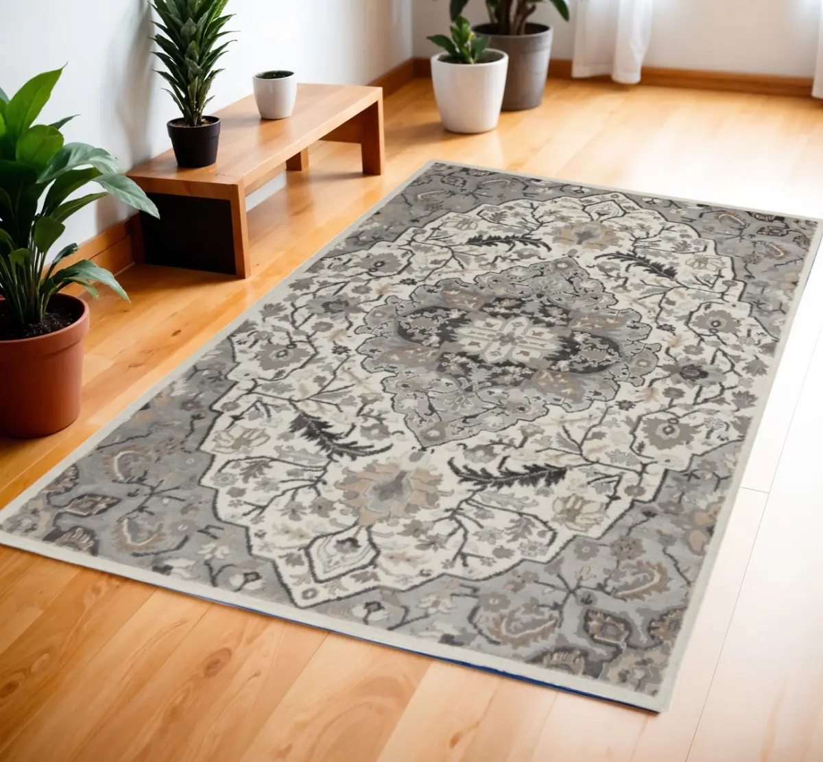 HomeRoots 552693 4 x 6 ft. Floral Non Skid Rectangle Area Rug, Ivory & Gray