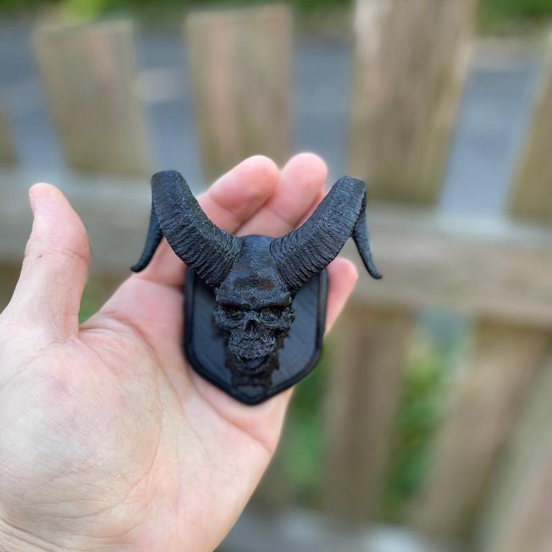 2nd Generation Dodge Ram Grill Ram Skull Emblem 95-02 Second Gen trucks. Also can be universally mounted to any flat hood surface.