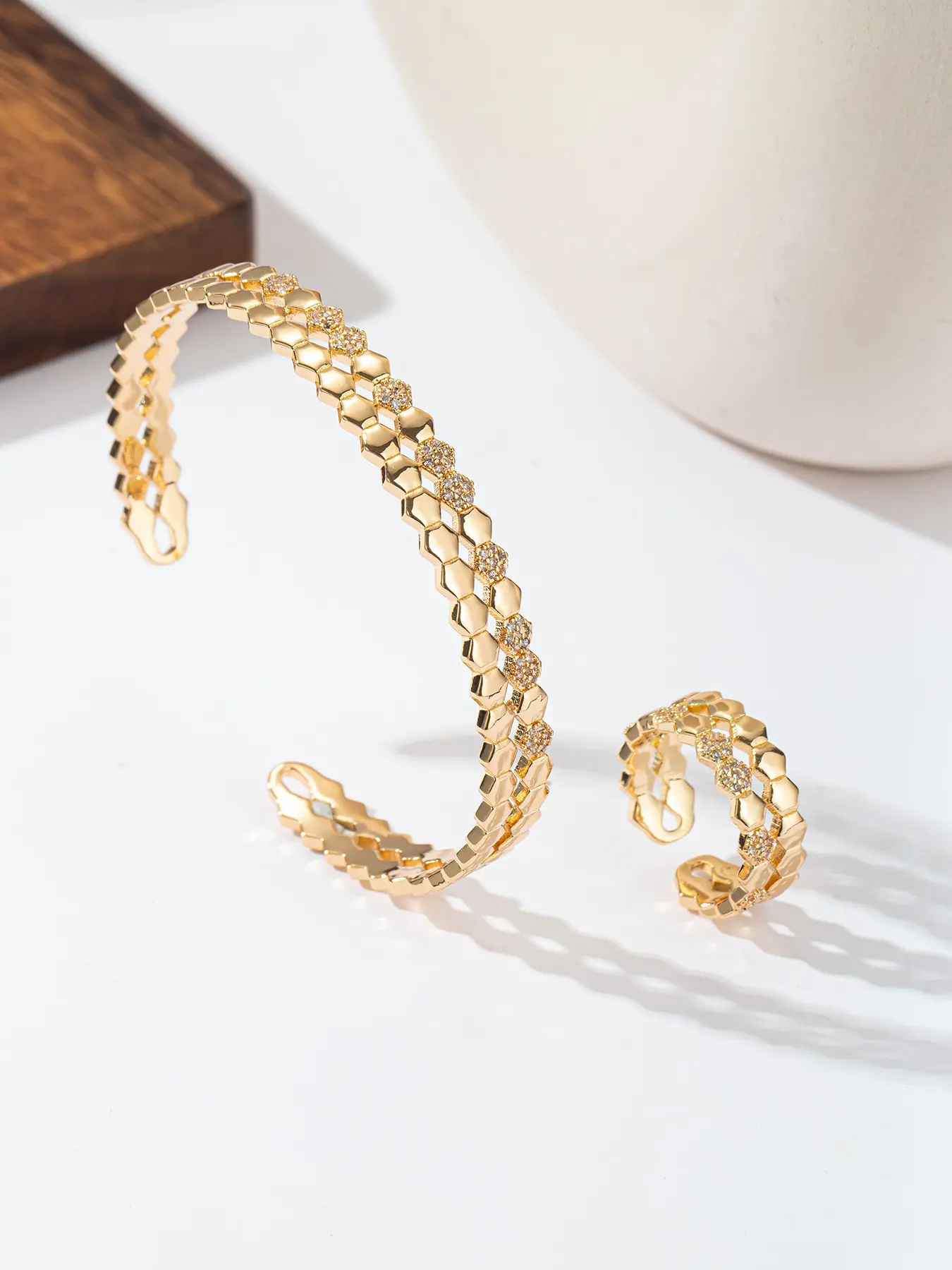 Luxury Honeycomb Cuff Bracelet, Sparkling Crystal Open Bangle, Elegant Stackable Jewelry for Women, All Seasons Fashion Accessory