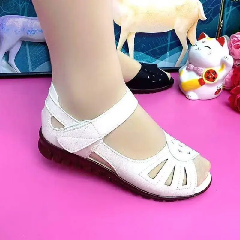 Summer Women Flat Leather Shoes Middle Aged Elderly Soft Bottom Mom Sandals Girl Comfortable Walking Casual Breathable Comfort Slip On 2026 breezy warm weather relaxed vacation ready water friendly coastal sporty