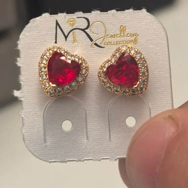 Red heart stud
