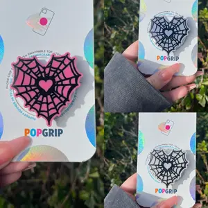 Spiderweb heart-shaped phone holder: Witch-style phone grip, interchangeable magnetic handle, spiderweb design.
